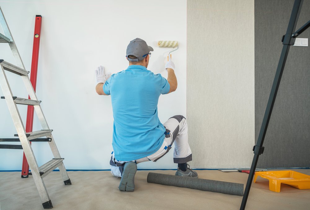 Huur een professionele renovlies behanger uit Tilburg en krijg 10% korting op het behangen en sauzen van je nieuwbouwwoning.